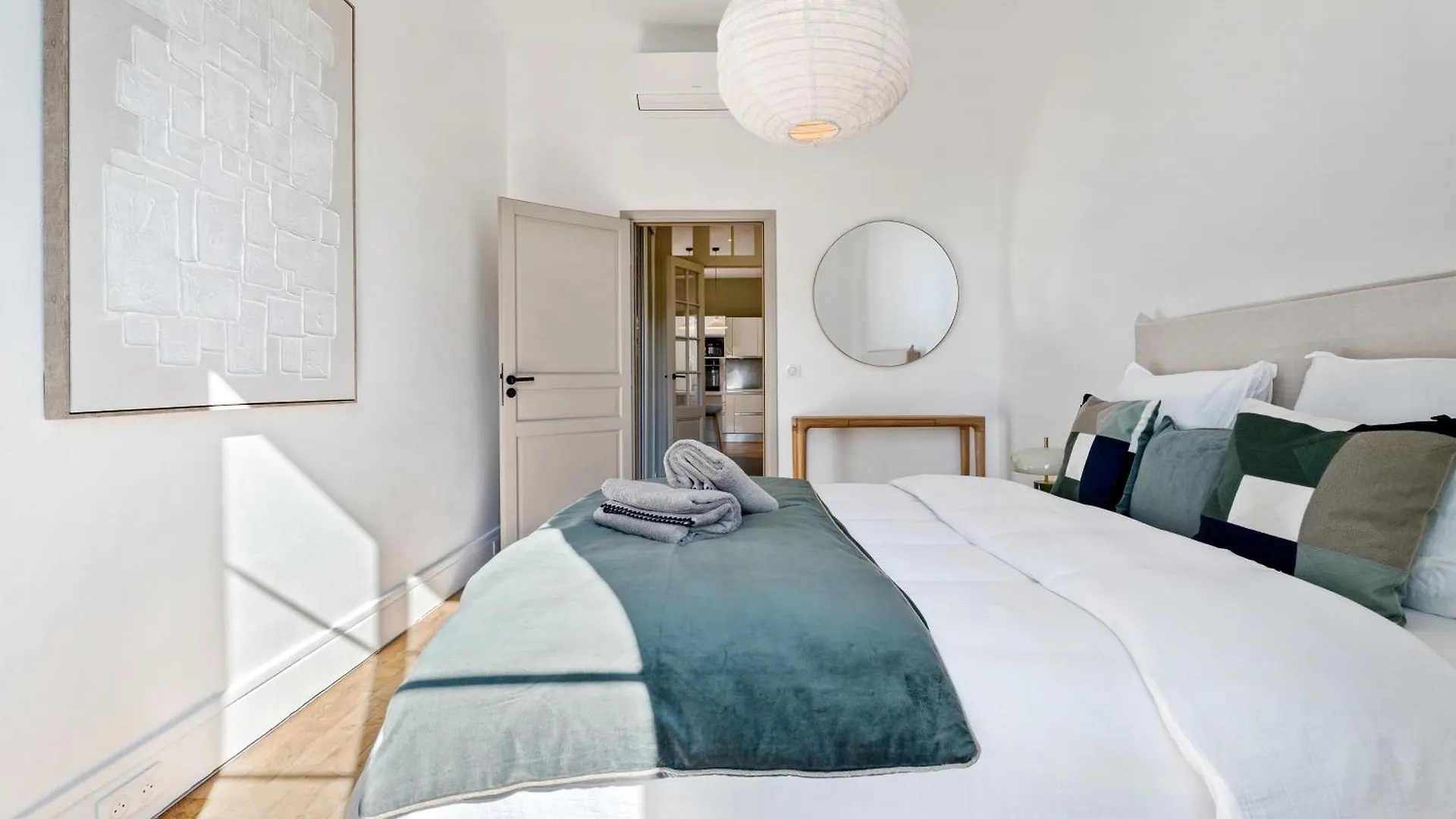 Apartment Nice Renting - Victor - Historic Palace Luxury 3 Bedrooms Parking France