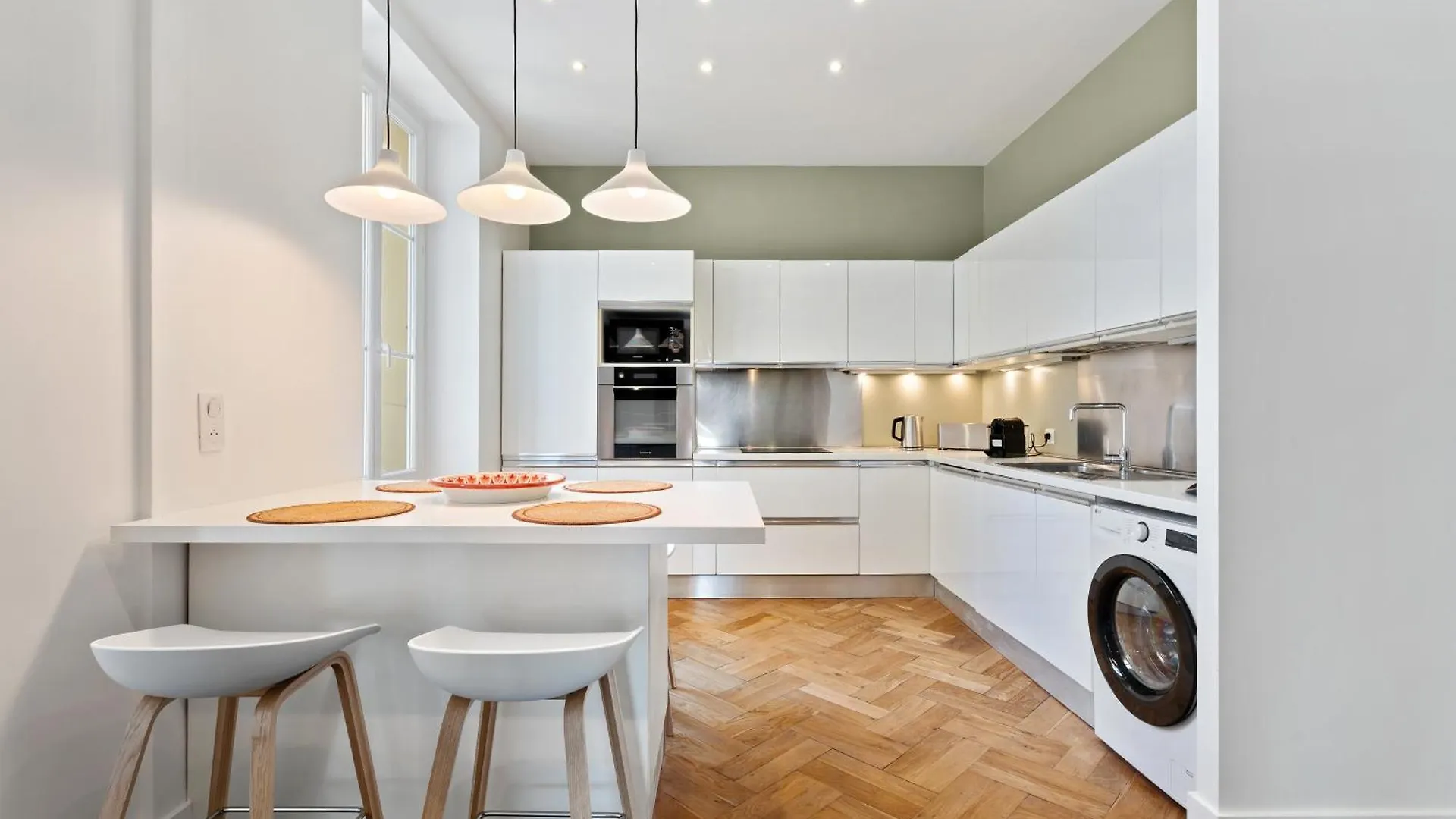 Nice Renting - Victor - Historic Palace Luxury 3 Bedrooms Parking Apartment