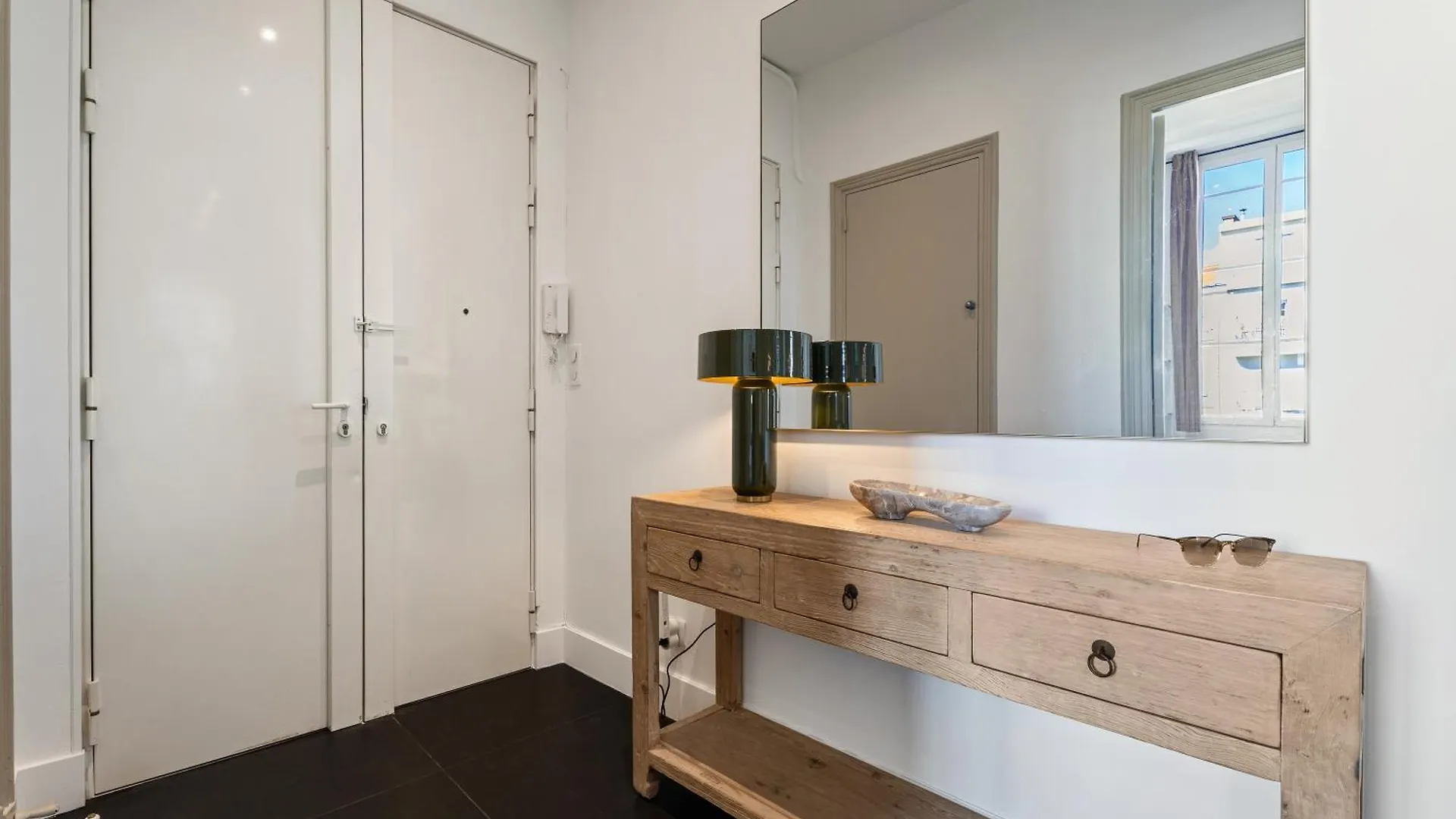Nice Renting - Victor - Historic Palace Luxury 3 Bedrooms Parking France