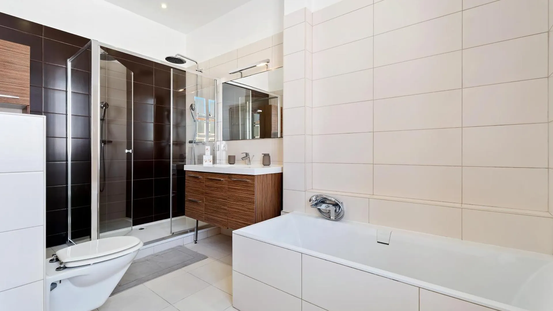 Nice Renting - Victor - Historic Palace Luxury 3 Bedrooms Parking 0*,  France