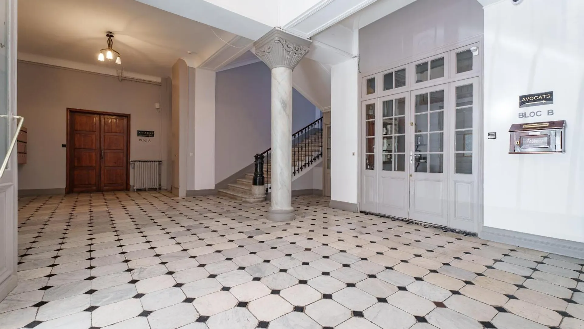Apartment Nice Renting - Victor - Historic Palace Luxury 3 Bedrooms Parking France
