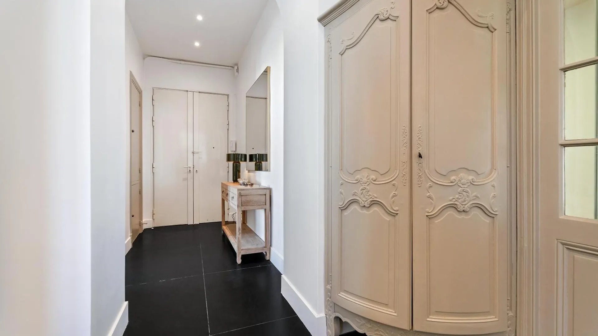 Nice Renting - Victor - Historic Palace Luxury 3 Bedrooms Parking Daire